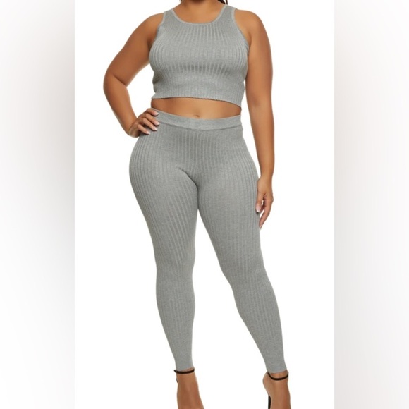 Daisy 2pc  Sweater Tank Crop Top and Leggings Set; Size Large and Medium - Picture 2 of 6